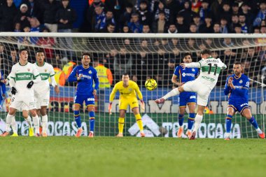 Madrid, İspanya - 28 Kasım 2025: Getafe CF ile Elche CF arasındaki lig maçı Getafe 'de oynandı. Maç sırasında Elche CF oyuncuları. EA Spor Ligi 2025.