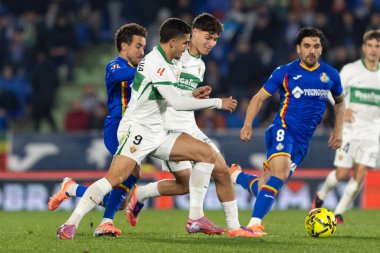 Madrid, İspanya - 28 Kasım 2025: Getafe CF ile Elche CF arasındaki lig maçı Getafe 'de oynandı. Maç sırasında Elche CF oyuncuları. EA Spor Ligi 2025.