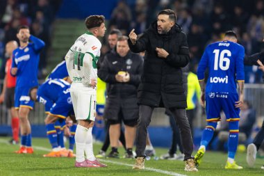 Madrid, İspanya - 28 Kasım 2025: Getafe CF ile Elche CF arasındaki lig maçı Getafe 'de oynandı. Maç sırasında Elche CF oyuncuları. EA Spor Ligi 2025.