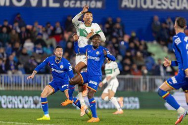 Madrid, İspanya - 28 Kasım 2025: Getafe CF ile Elche CF arasındaki lig maçı Getafe 'de oynandı. Maç sırasında Elche CF oyuncuları. EA Spor Ligi 2025.