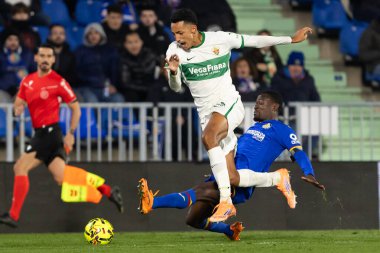 Madrid, İspanya - 28 Kasım 2025: Getafe CF ile Elche CF arasındaki lig maçı Getafe 'de oynandı. Maç sırasında Elche CF oyuncuları. EA Spor Ligi 2025.