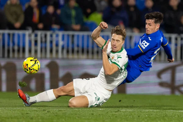 Madrid, İspanya - 28 Kasım 2025: Getafe CF ile Elche CF arasındaki lig maçı Getafe 'de oynandı. Maç sırasında Elche CF oyuncuları. EA Spor Ligi 2025.