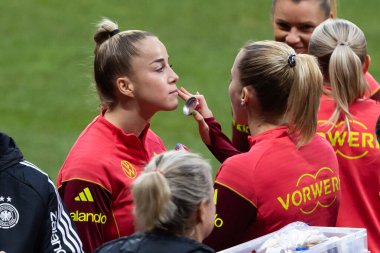 Madrid, İspanya - 2 Aralık 2025: Christian Wuck ve Elisa Senss Madrid 'de düzenlenen Kadın Milletler Ligi finali öncesinde basın toplantısı ve eğitim oturumunda.