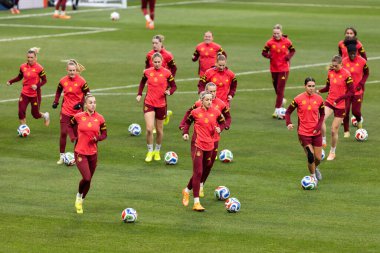 Madrid, İspanya - 2 Aralık 2025: Christian Wuck ve Elisa Senss Madrid 'de düzenlenen Kadın Milletler Ligi finali öncesinde basın toplantısı ve eğitim oturumunda.