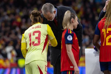 Madrid, İspanya - 2 Aralık 2025: İspanya ile Almanya arasındaki Bayanlar Milletler Ligi finali Madrid 'de oynandı. İspanyol takımı kupayı Kral VI. Felipe ile birlikte alır..