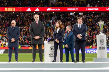 Madrid, İspanya - 2 Aralık 2025: İspanya ile Almanya arasındaki Bayanlar Milletler Ligi finali Madrid 'de oynandı. İspanyol takımı kupayı Kral VI. Felipe ile birlikte alır..