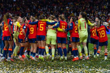 Madrid, İspanya - 2 Aralık 2025: İspanya ile Almanya arasındaki Bayanlar Milletler Ligi finali Madrid 'de oynandı. İspanyol takımı kupayı Kral VI. Felipe ile birlikte alır..