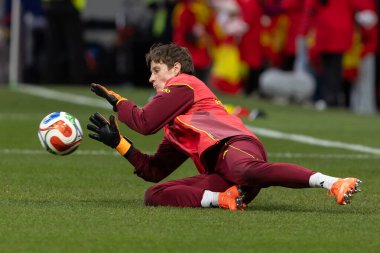 Madrid, İspanya - 2 Aralık 2025: Christian Wuck ve Elisa Senss Madrid 'de düzenlenen Kadın Milletler Ligi finali öncesinde basın toplantısı ve eğitim oturumunda.