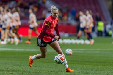 Madrid, İspanya - 2 Aralık 2025: Christian Wuck ve Elisa Senss Madrid 'de düzenlenen Kadın Milletler Ligi finali öncesinde basın toplantısı ve eğitim oturumunda.