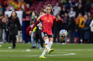 Madrid, İspanya - 2 Aralık 2025: Christian Wuck ve Elisa Senss Madrid 'de düzenlenen Kadın Milletler Ligi finali öncesinde basın toplantısı ve eğitim oturumunda.