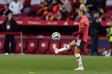 Madrid, İspanya - 2 Aralık 2025: Christian Wuck ve Elisa Senss Madrid 'de düzenlenen Kadın Milletler Ligi finali öncesinde basın toplantısı ve eğitim oturumunda.