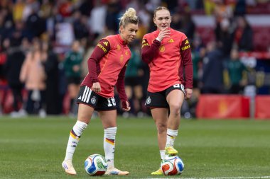 Madrid, İspanya - 2 Aralık 2025: Christian Wuck ve Elisa Senss Madrid 'de düzenlenen Kadın Milletler Ligi finali öncesinde basın toplantısı ve eğitim oturumunda.