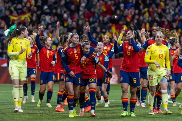 Madrid, İspanya - 2 Aralık 2025: İspanya ile Almanya arasındaki Bayanlar Milletler Ligi finali Madrid 'de oynandı. İspanyol takımı kupayı Kral VI. Felipe ile birlikte alır..