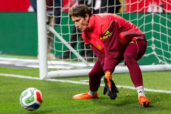 Madrid, İspanya - 2 Aralık 2025: Christian Wuck ve Elisa Senss Madrid 'de düzenlenen Kadın Milletler Ligi finali öncesinde basın toplantısı ve eğitim oturumunda.