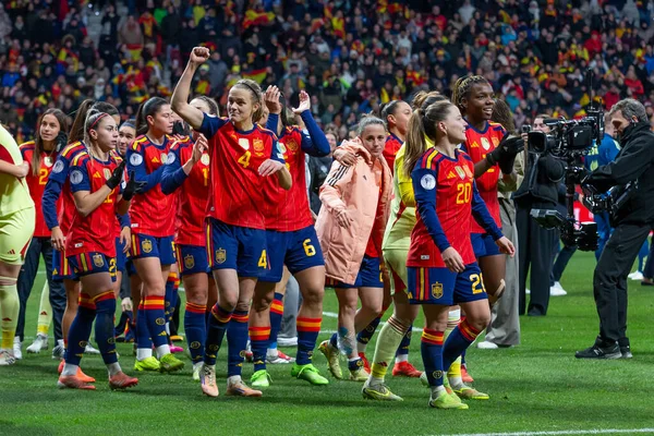 Madrid, İspanya - 2 Aralık 2025: İspanya ile Almanya arasındaki Bayanlar Milletler Ligi finali Madrid 'de oynandı. İspanyol takımı kupayı Kral VI. Felipe ile birlikte alır..