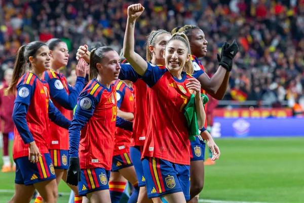 Madrid, İspanya - 2 Aralık 2025: İspanya ile Almanya arasındaki Bayanlar Milletler Ligi finali Madrid 'de oynandı. İspanyol takımı kupayı Kral VI. Felipe ile birlikte alır..