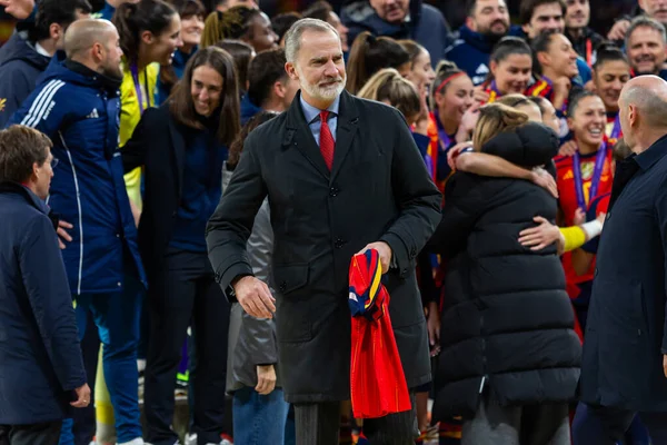 Madrid, İspanya - 2 Aralık 2025: İspanya ile Almanya arasındaki Bayanlar Milletler Ligi finali Madrid 'de oynandı. İspanyol takımı kupayı Kral VI. Felipe ile birlikte alır..