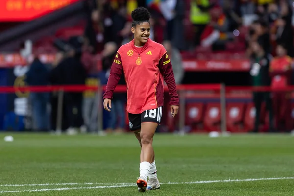 Madrid, İspanya - 2 Aralık 2025: Christian Wuck ve Elisa Senss Madrid 'de düzenlenen Kadın Milletler Ligi finali öncesinde basın toplantısı ve eğitim oturumunda.