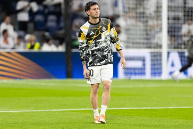 Madrid, İspanya - 7 Aralık 2025: Real Madrid ile Celta Vigo arasındaki La Liga maçı Madrid 'deki Santiago Bernabu Stadyumu' nda oynandı. Topu Madrid 'de oynayan gerçek oyuncular. Profesyonel lig. EA Spor