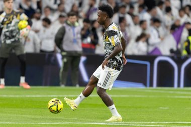 Madrid, İspanya - 7 Aralık 2025: Real Madrid ile Celta Vigo arasındaki La Liga maçı Madrid 'deki Santiago Bernabu Stadyumu' nda oynandı. Topu Madrid 'de oynayan gerçek oyuncular. Profesyonel lig. EA Spor