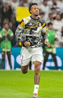 Madrid, İspanya - 7 Aralık 2025: Real Madrid ile Celta Vigo arasındaki La Liga maçı Madrid 'deki Santiago Bernabu Stadyumu' nda oynandı. Topu Madrid 'de oynayan gerçek oyuncular. Profesyonel lig. EA Spor