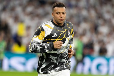 Madrid, İspanya - 7 Aralık 2025: Real Madrid ile Celta Vigo arasındaki La Liga maçı Madrid 'deki Santiago Bernabu Stadyumu' nda oynandı. Topu Madrid 'de oynayan gerçek oyuncular. Profesyonel lig. EA Spor