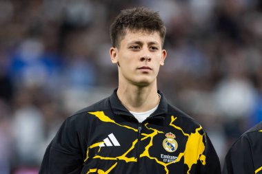 Madrid, İspanya - 7 Aralık 2025: Real Madrid ile Celta Vigo arasındaki La Liga maçı Madrid 'deki Santiago Bernabu Stadyumu' nda oynandı. Topu Madrid 'de oynayan gerçek oyuncular. Profesyonel lig. EA Spor