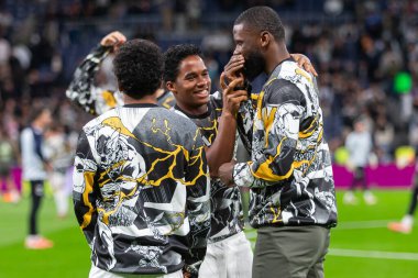 Madrid, İspanya - 7 Aralık 2025: Real Madrid ile Celta Vigo arasındaki La Liga maçı Madrid 'deki Santiago Bernabu Stadyumu' nda oynandı. Topu Madrid 'de oynayan gerçek oyuncular. Profesyonel lig. EA Spor