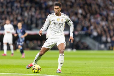 Madrid, İspanya - 7 Aralık 2025: Real Madrid ile Celta Vigo arasındaki La Liga maçı Madrid 'deki Santiago Bernabu Stadyumu' nda oynandı. Topu Madrid 'de oynayan gerçek oyuncular. Profesyonel lig. EA Spor