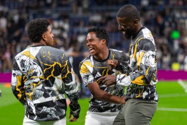 Madrid, İspanya - 7 Aralık 2025: Real Madrid ile Celta Vigo arasındaki La Liga maçı Madrid 'deki Santiago Bernabu Stadyumu' nda oynandı. Topu Madrid 'de oynayan gerçek oyuncular. Profesyonel lig. EA Spor