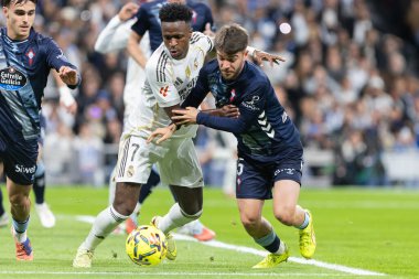 Madrid, İspanya - 7 Aralık 2025: Real Madrid ile Celta Vigo arasındaki La Liga maçı Madrid 'deki Santiago Bernabu Stadyumu' nda oynandı. Topu Madrid 'de oynayan gerçek oyuncular. Profesyonel lig. EA Spor