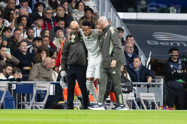 Madrid, İspanya - 7 Aralık 2025: Real Madrid ile Celta Vigo arasındaki La Liga maçı Madrid 'deki Santiago Bernabu Stadyumu' nda oynandı. Topu Madrid 'de oynayan gerçek oyuncular. Profesyonel lig. EA Spor