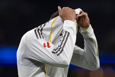 Madrid, İspanya - 7 Aralık 2025: Real Madrid ile Celta Vigo arasındaki La Liga maçı Madrid 'deki Santiago Bernabu Stadyumu' nda oynandı. Topu Madrid 'de oynayan gerçek oyuncular. Profesyonel lig. EA Spor