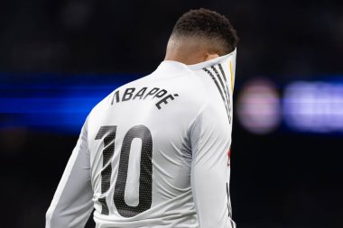 Madrid, İspanya - 7 Aralık 2025: Real Madrid ile Celta Vigo arasındaki La Liga maçı Madrid 'deki Santiago Bernabu Stadyumu' nda oynandı. Topu Madrid 'de oynayan gerçek oyuncular. Profesyonel lig. EA Spor