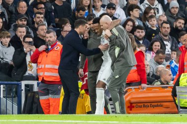 Madrid, İspanya - 7 Aralık 2025: Real Madrid ile Celta Vigo arasındaki La Liga maçı Madrid 'deki Santiago Bernabu Stadyumu' nda oynandı. Topu Madrid 'de oynayan gerçek oyuncular. Profesyonel lig. EA Spor
