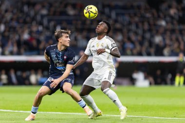 Madrid, İspanya - 7 Aralık 2025: Real Madrid ile Celta Vigo arasındaki La Liga maçı Madrid 'deki Santiago Bernabu Stadyumu' nda oynandı. Topu Madrid 'de oynayan gerçek oyuncular. Profesyonel lig. EA Spor