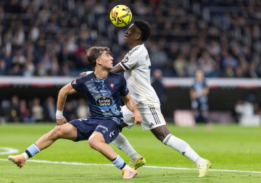 Madrid, İspanya - 7 Aralık 2025: Real Madrid ile Celta Vigo arasındaki La Liga maçı Madrid 'deki Santiago Bernabu Stadyumu' nda oynandı. Topu Madrid 'de oynayan gerçek oyuncular. Profesyonel lig. EA Spor