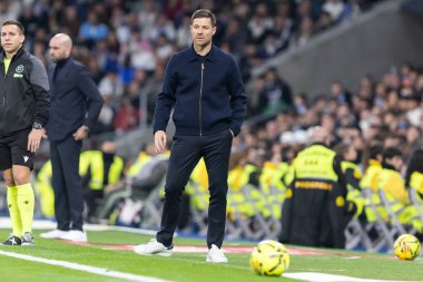 Madrid, İspanya - 7 Aralık 2025: Real Madrid ile Celta Vigo arasındaki La Liga maçı Madrid 'deki Santiago Bernabu Stadyumu' nda oynandı. Topu Madrid 'de oynayan gerçek oyuncular. Profesyonel lig. EA Spor