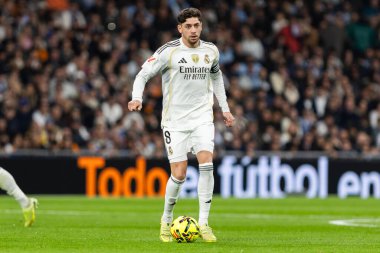 Madrid, İspanya - 7 Aralık 2025: Real Madrid ile Celta Vigo arasındaki La Liga maçı Madrid 'deki Santiago Bernabu Stadyumu' nda oynandı. Topu Madrid 'de oynayan gerçek oyuncular. Profesyonel lig. EA Spor