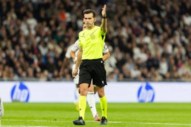 Madrid, İspanya - 7 Aralık 2025: Real Madrid ile Celta Vigo arasındaki La Liga maçı Madrid 'deki Santiago Bernabu Stadyumu' nda oynandı. Topu Madrid 'de oynayan gerçek oyuncular. Profesyonel lig. EA Spor