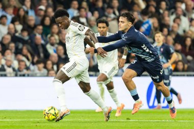 Madrid, İspanya - 7 Aralık 2025: Real Madrid ile Celta Vigo arasındaki La Liga maçı Madrid 'deki Santiago Bernabu Stadyumu' nda oynandı. Topu Madrid 'de oynayan gerçek oyuncular. Profesyonel lig. EA Spor