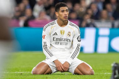 Madrid, İspanya - 7 Aralık 2025: Real Madrid ile Celta Vigo arasındaki La Liga maçı Madrid 'deki Santiago Bernabu Stadyumu' nda oynandı. Topu Madrid 'de oynayan gerçek oyuncular. Profesyonel lig. EA Spor