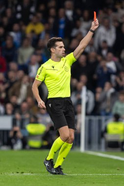 Madrid, İspanya - 7 Aralık 2025: Real Madrid ile Celta Vigo arasındaki La Liga maçı Madrid 'deki Santiago Bernabu Stadyumu' nda oynandı. Topu Madrid 'de oynayan gerçek oyuncular. Profesyonel lig. EA Spor
