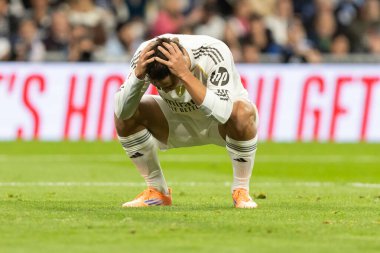 Madrid, İspanya - 7 Aralık 2025: Real Madrid ile Celta Vigo arasındaki La Liga maçı Madrid 'deki Santiago Bernabu Stadyumu' nda oynandı. Topu Madrid 'de oynayan gerçek oyuncular. Profesyonel lig. EA Spor