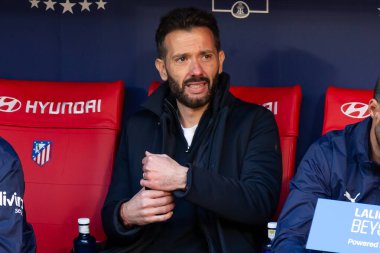 Madrid, İspanya - 13 Aralık 2025: Madrid 'de Atletico Madrid ile Valencia CF arasında oynanan lig maçı. Valencia FC oyuncuları maç sırasında. EA Spor Ligi.
