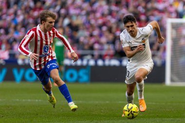 Madrid, İspanya - 13 Aralık 2025: Madrid 'de Atletico Madrid ile Valencia CF arasında oynanan lig maçı. Valencia FC oyuncuları maç sırasında. EA Spor Ligi.