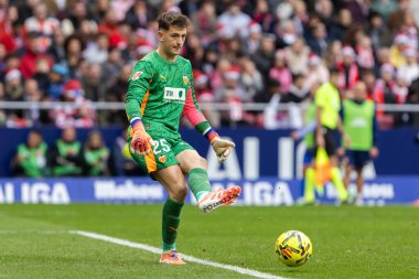 Madrid, İspanya - 13 Aralık 2025: Madrid 'de Atletico Madrid ile Valencia CF arasında oynanan lig maçı. Valencia FC oyuncuları maç sırasında. EA Spor Ligi.