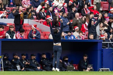 Madrid, İspanya - 13 Aralık 2025: Madrid 'de Atletico Madrid ile Valencia CF arasında oynanan lig maçı. Valencia FC oyuncuları maç sırasında. EA Spor Ligi.