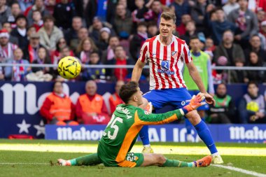 Madrid, İspanya - 13 Aralık 2025: Madrid 'de Atletico Madrid ile Valencia CF arasında oynanan lig maçı. Maç sırasında Atletico Madrid oyuncuları. EA Spor Ligi.