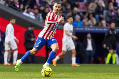 Madrid, İspanya - 13 Aralık 2025: Madrid 'de Atletico Madrid ile Valencia CF arasında oynanan lig maçı. Maç sırasında Atletico Madrid oyuncuları. EA Spor Ligi.